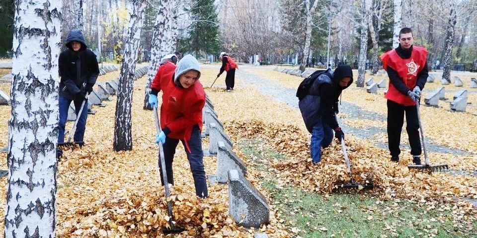 Омичи привели в порядок могилы Героев Отечества на Старо-Северном кладбище